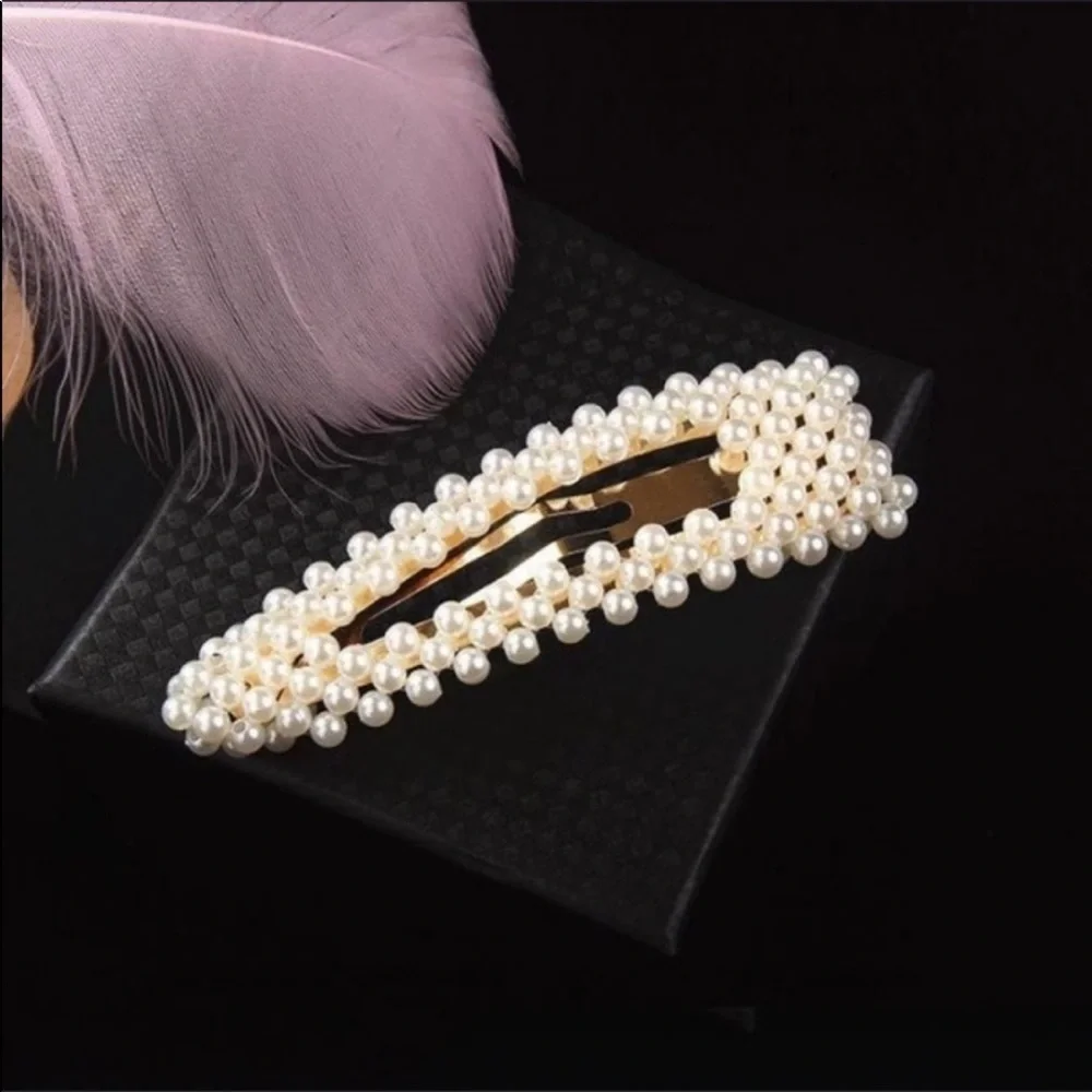 NWOT Cream Pearl Embellished Hair Clip Set - OS